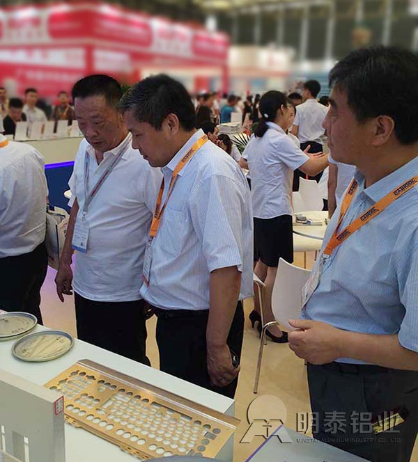 榴莲视频APP官方进入网站下载铝业展会现场